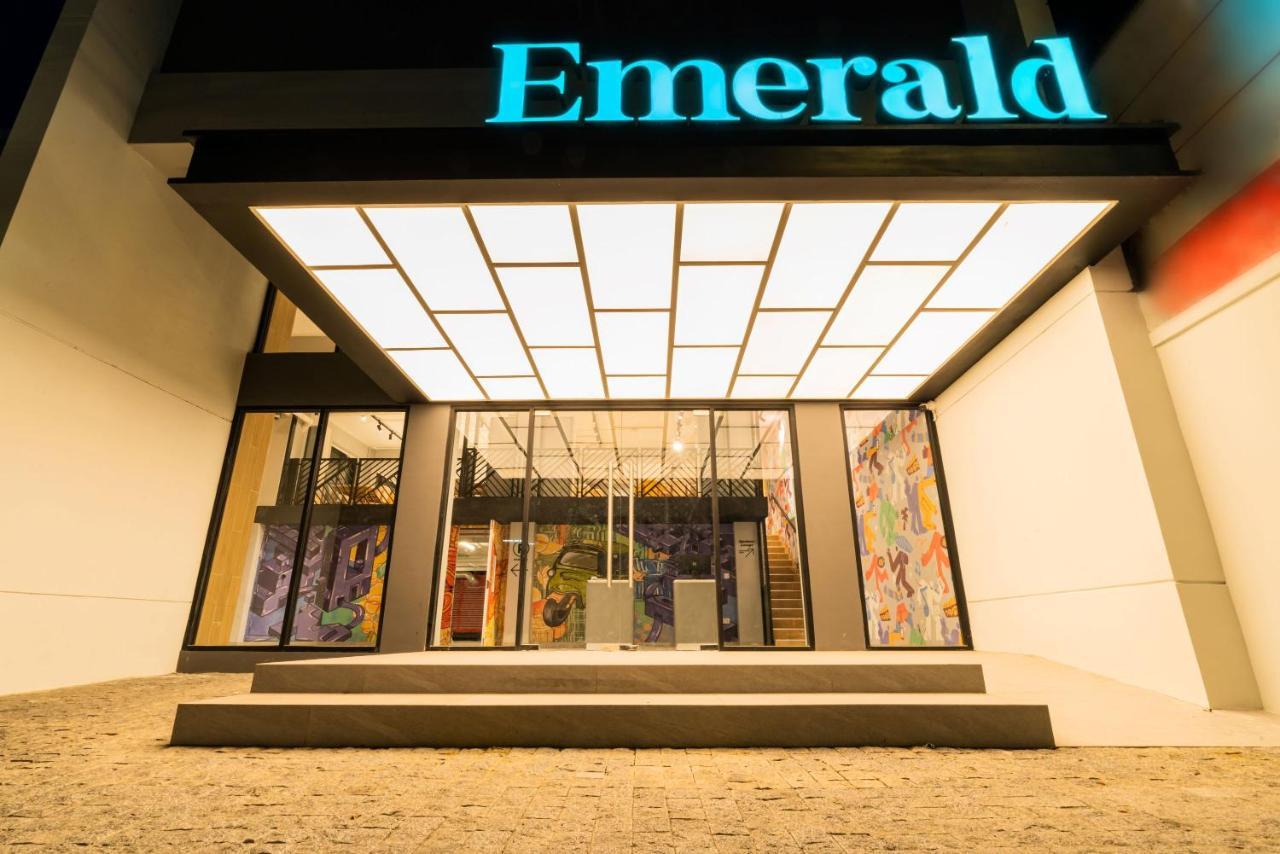 Emerald Hotel Residence พนมเปญ ภายนอก รูปภาพ